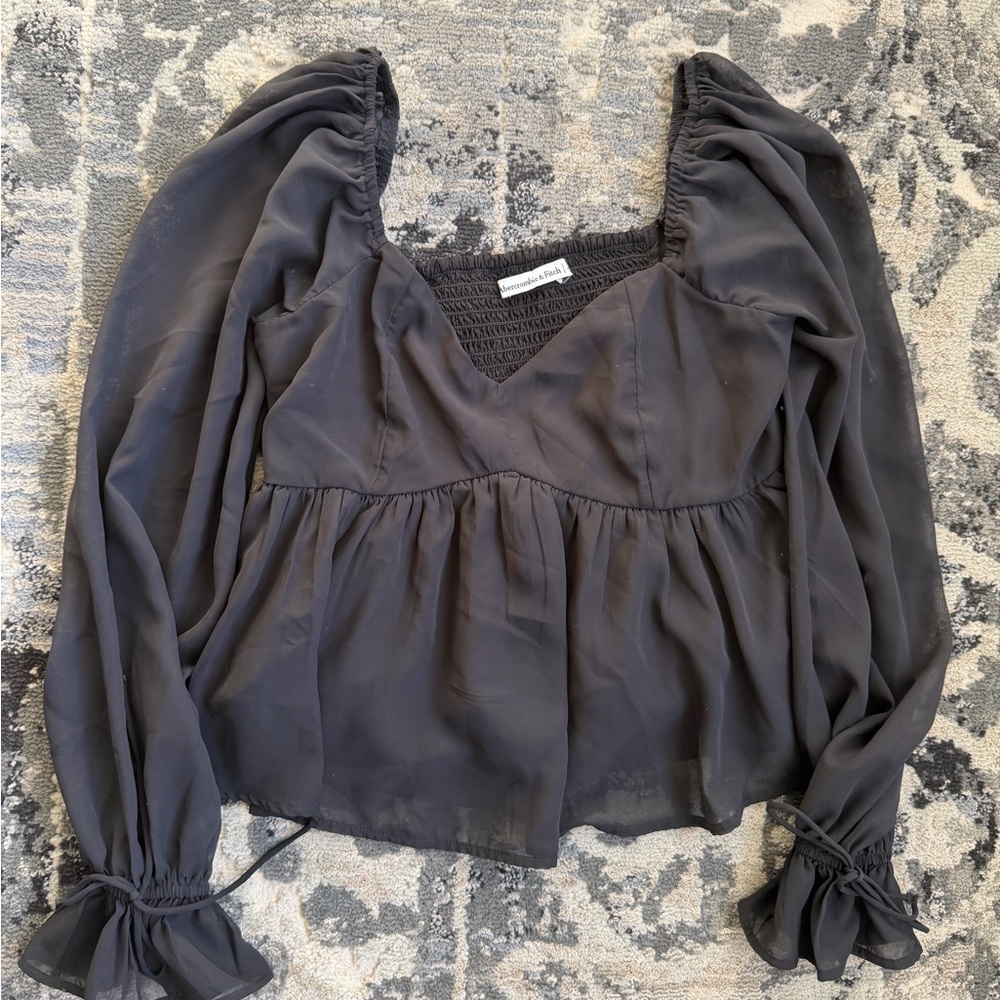 Abercrombie & Fitch Long-Sleeve Cinched Front Puff Sleeve Top in Black